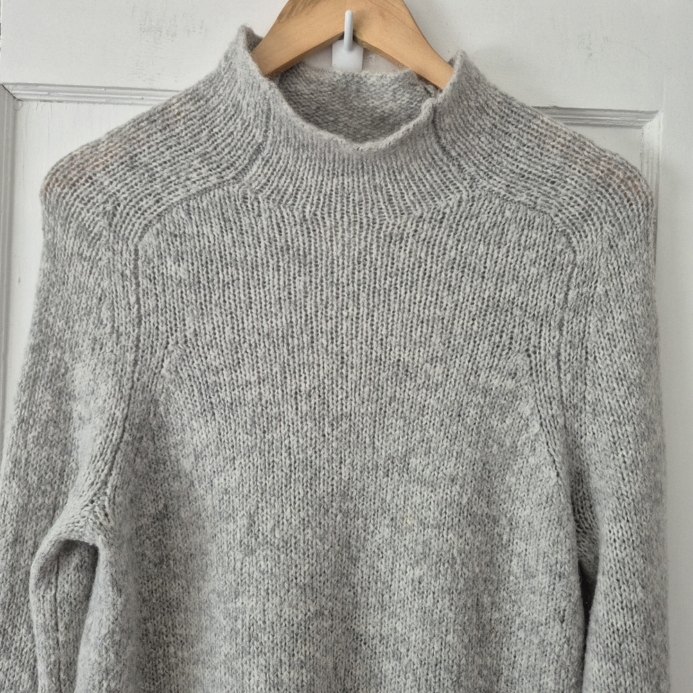 Aritzia Golden By TNA Gray Mockneck Knit Sweater Sz M - Picture 2 of 11